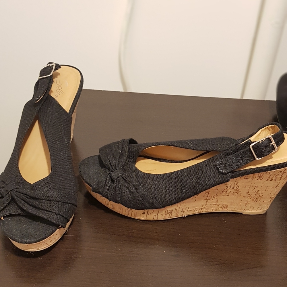Black wedge heels